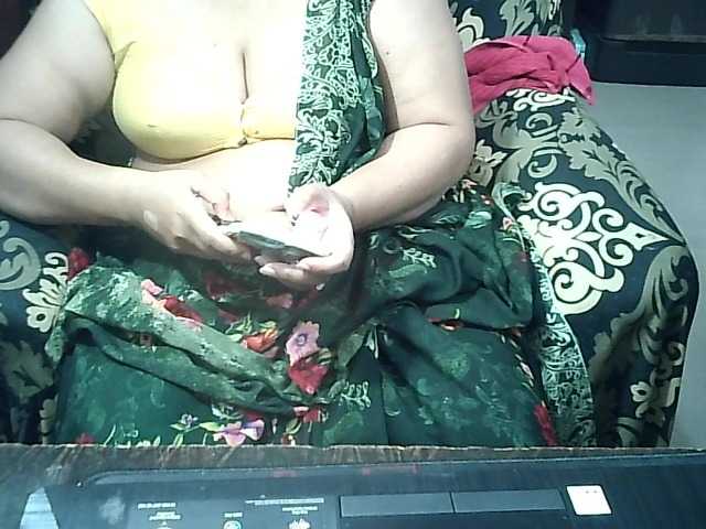 Indianbhabhimilf40's BongaCams show and profile