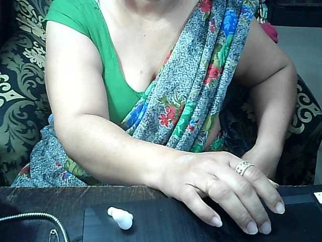 Indianbhabhimilf40's BongaCams show and profile