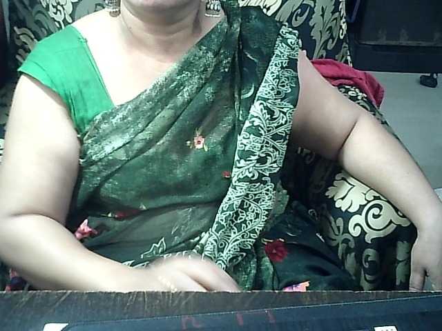 Indianbhabhimilf40's BongaCams show and profile