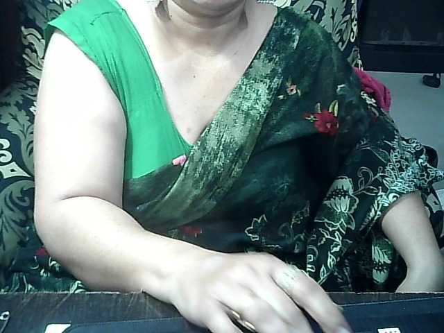 Indianbhabhimilf40's BongaCams show and profile