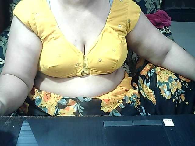 Indianbhabhimilf40's BongaCams show and profile