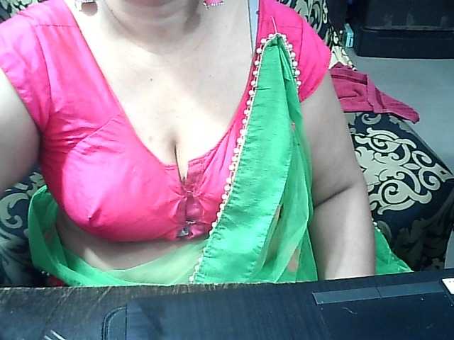 Indianbhabhimilf40's BongaCams show and profile