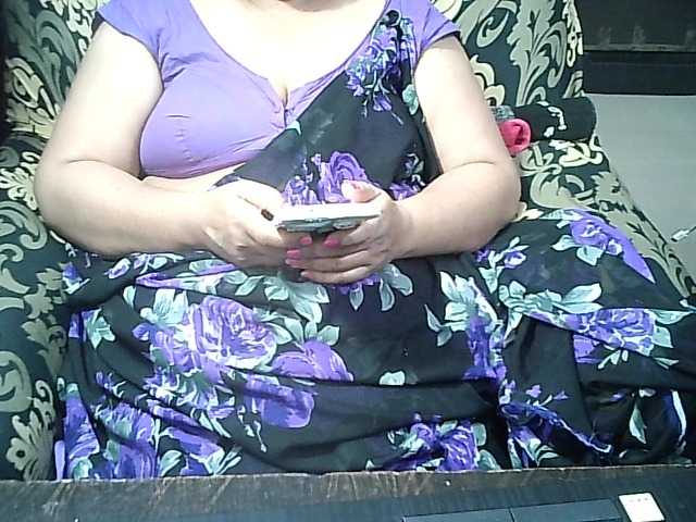 Indianbhabhimilf40's BongaCams show and profile