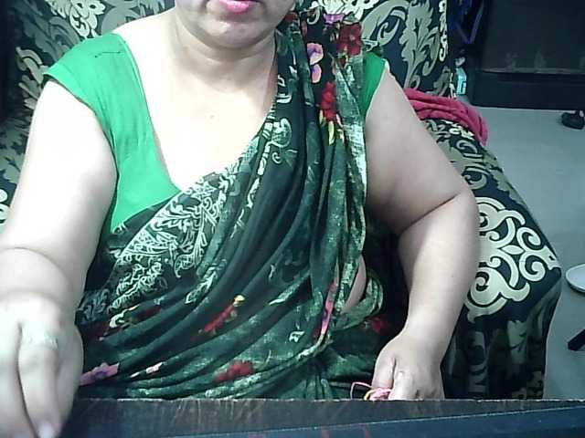Indianbhabhimilf40's BongaCams show and profile