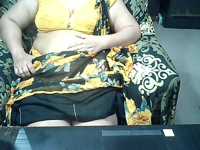 Indianbhabhimilf40's BongaCams show and profile