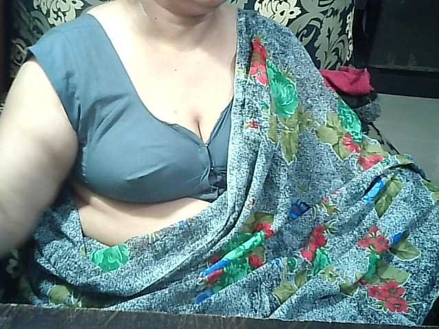 Indianbhabhimilf40's BongaCams show and profile