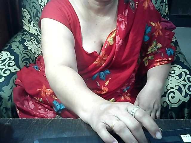 Indianbhabhimilf40's BongaCams show and profile