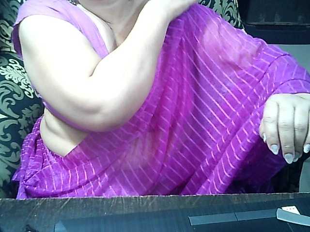 Indianbhabhimilf40's BongaCams show and profile
