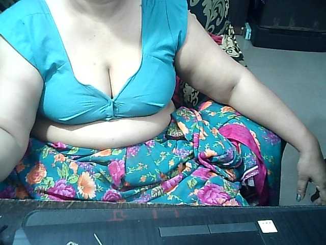 Indianbhabhimilf40's BongaCams show and profile