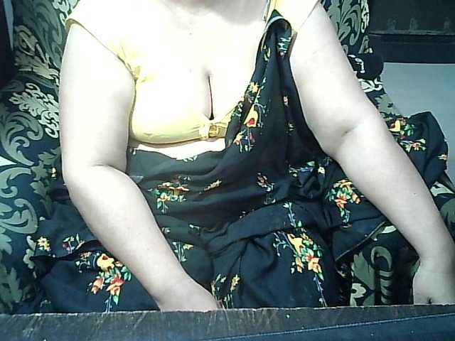 Indianbhabhimilf40's BongaCams show and profile