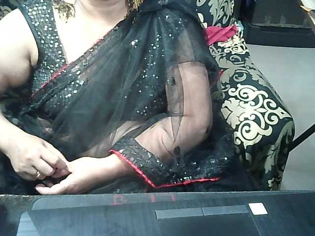 Indianbhabhimilf40's BongaCams show and profile