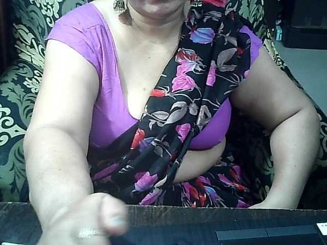 Indianbhabhimilf40's BongaCams show and profile