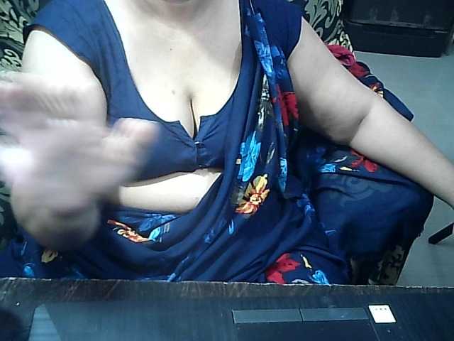 Indianbhabhimilf40's BongaCams show and profile