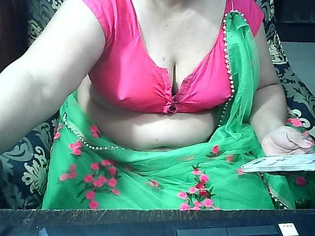 Indianbhabhimilf40's BongaCams show and profile