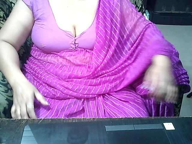 Indianbhabhimilf40's BongaCams show and profile