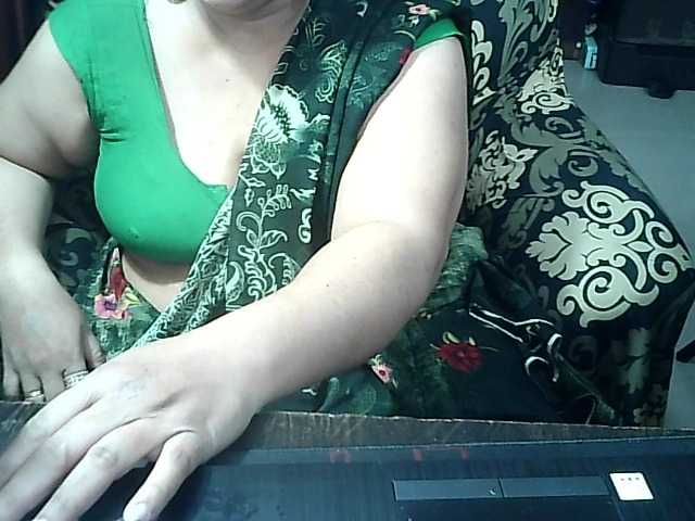 Indianbhabhimilf40's BongaCams show and profile