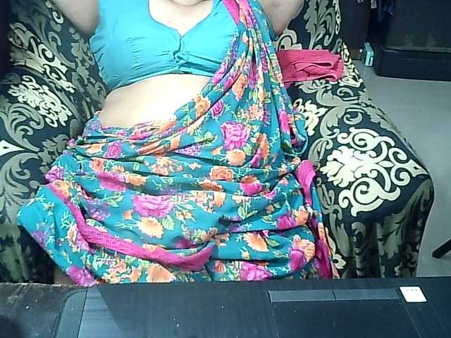Indianbhabhimilf40's BongaCams show and profile