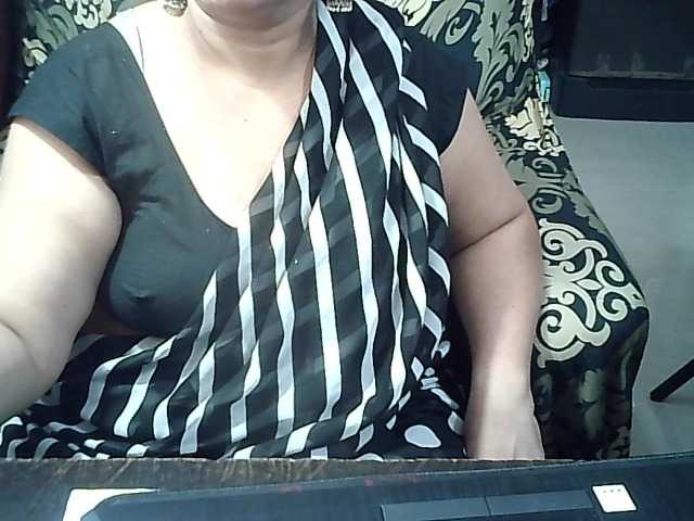 Indianbhabhimilf40 live cam profile