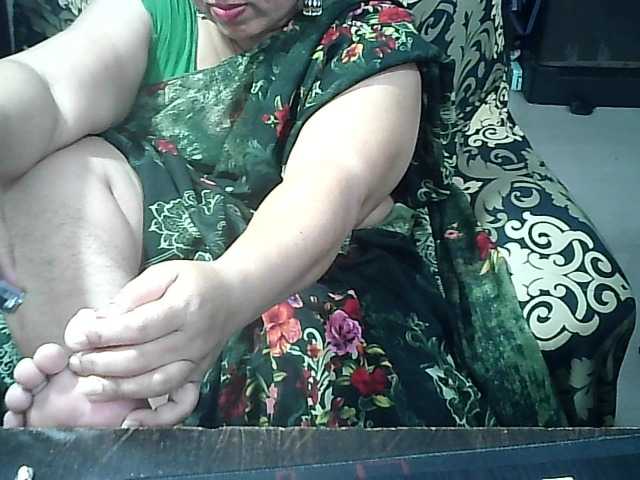 Indianbhabhimilf40's BongaCams show and profile