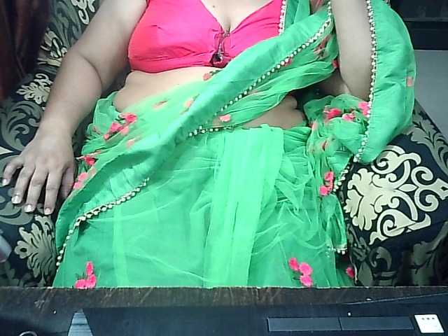 Indianbhabhimilf40's BongaCams show and profile