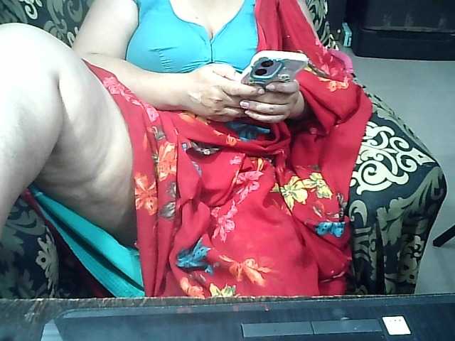 Indianbhabhimilf40's BongaCams show and profile