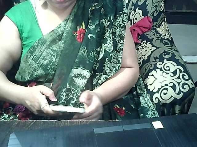 Indianbhabhimilf40's BongaCams show and profile