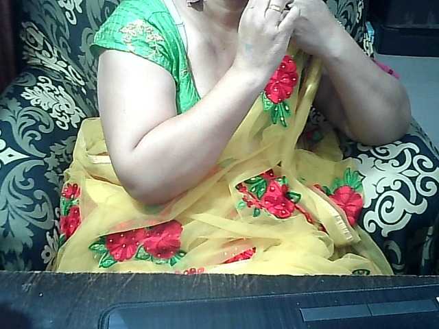 Indianbhabhimilf40's BongaCams show and profile