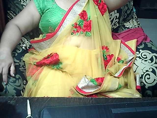 Indianbhabhimilf40's BongaCams show and profile