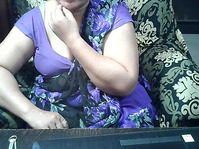 Indianbhabhimilf40's BongaCams show and profile