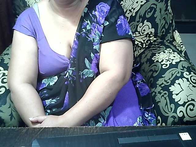 Indianbhabhimilf40's BongaCams show and profile