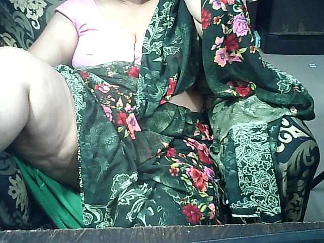 Indianbhabhimilf40's BongaCams show and profile