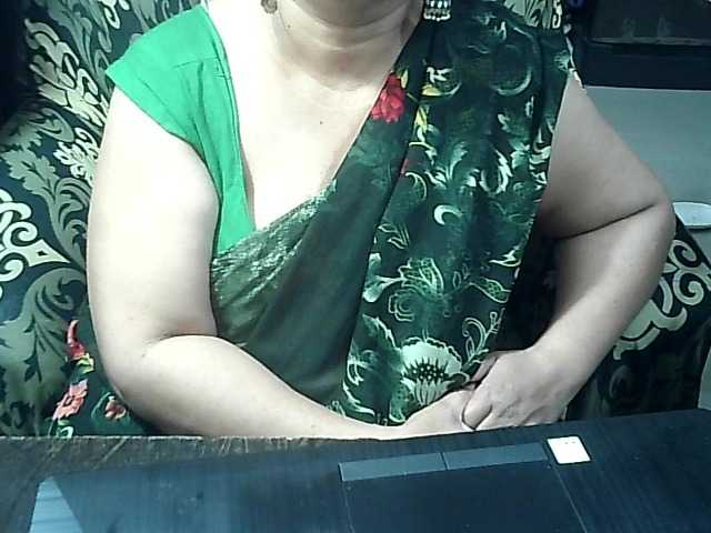 Indianbhabhimilf40's BongaCams show and profile