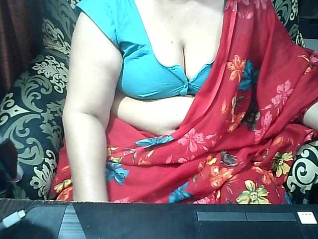 Indianbhabhimilf40's BongaCams show and profile