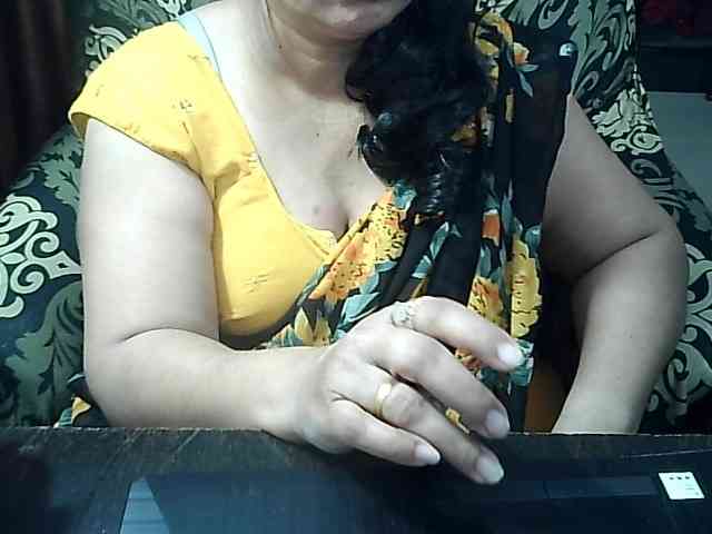 Indianbhabhimilf40 webcam