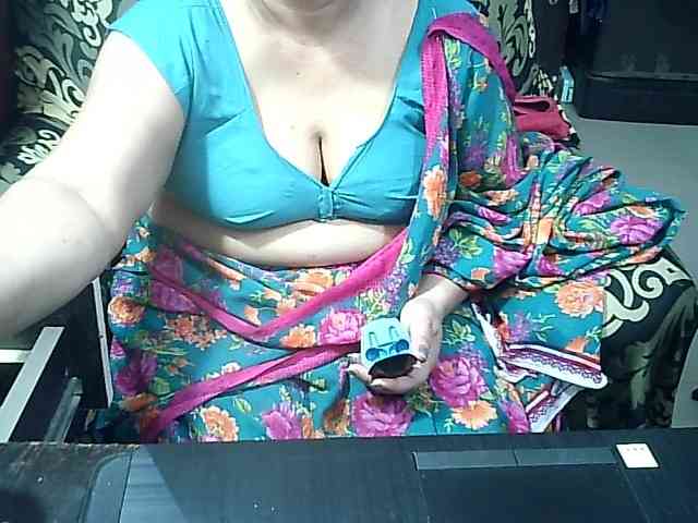 Indianbhabhimilf40 webcam