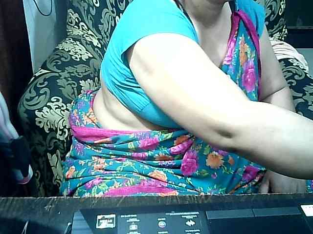 Indianbhabhimilf40's webcam live show