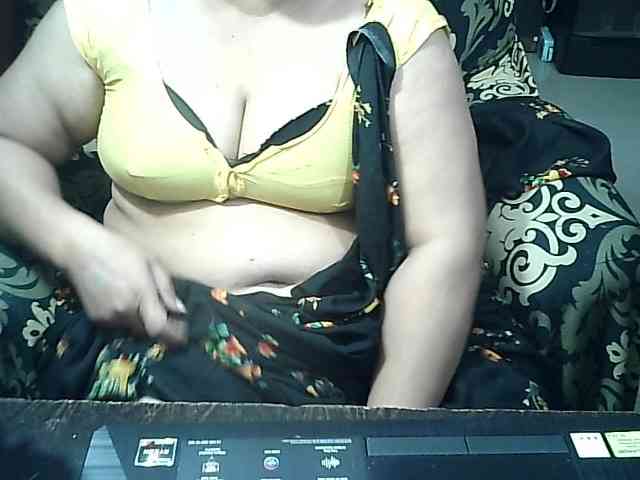 Indianbhabhimilf40 webcam