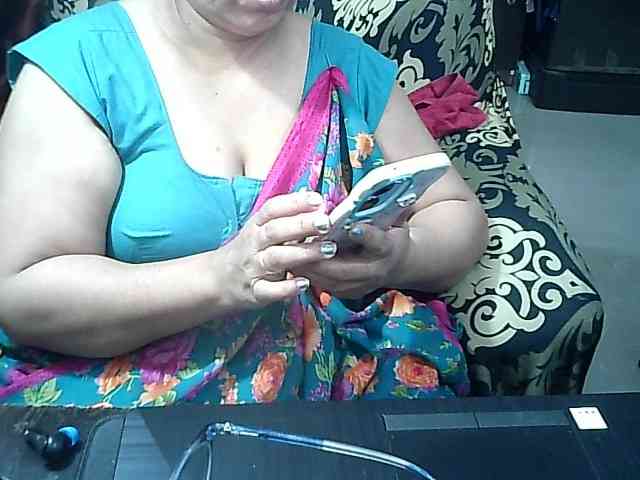 Indianbhabhimilf40 webcam