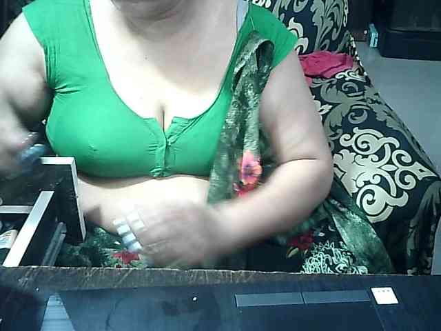 Indianbhabhimilf40 webcam