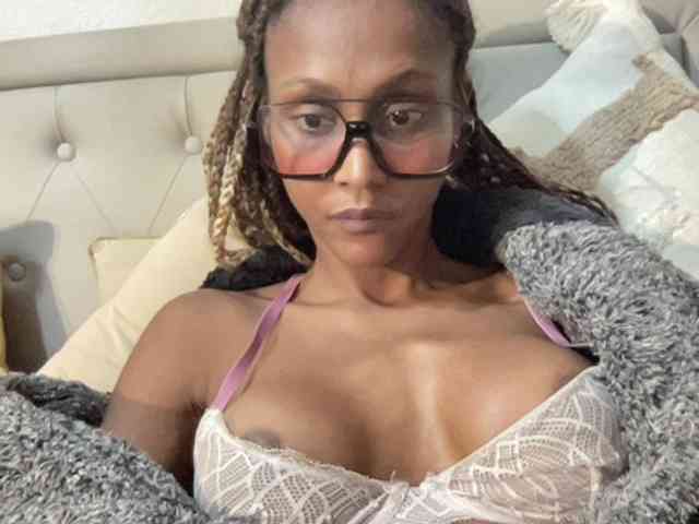 Aryaexoticaonly webcam