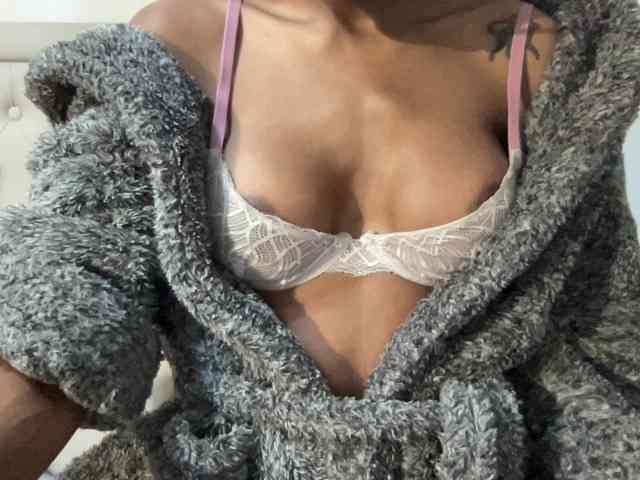 Aryaexoticaonly webcam