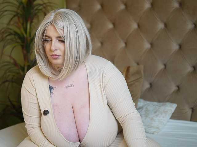 TiffanyTaboo's BongaCams show and profile