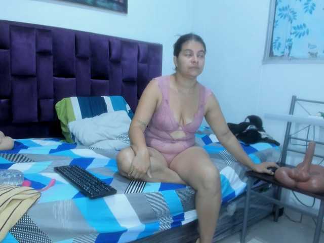 AssParadisse's BongaCams show and profile