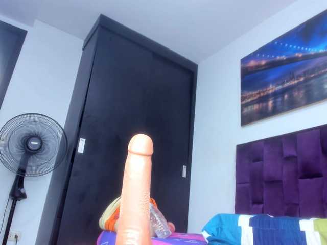 AssParadisse's BongaCams show and profile