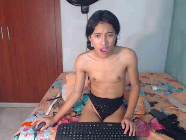 nicolle-sanders webcam