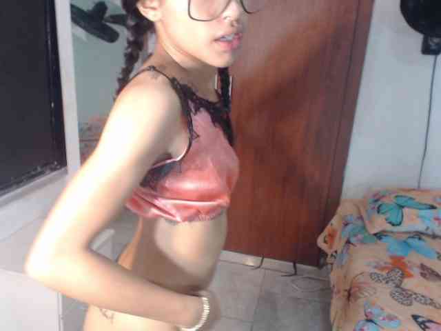 nicolle-sanders webcam