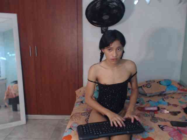 nicolle-sanders webcam