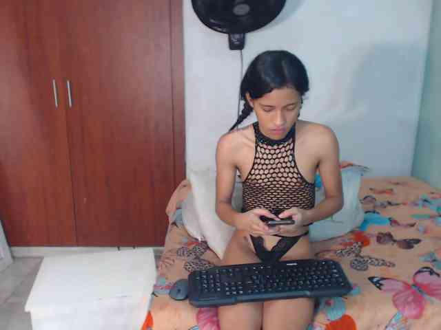 nicolle-sanders webcam