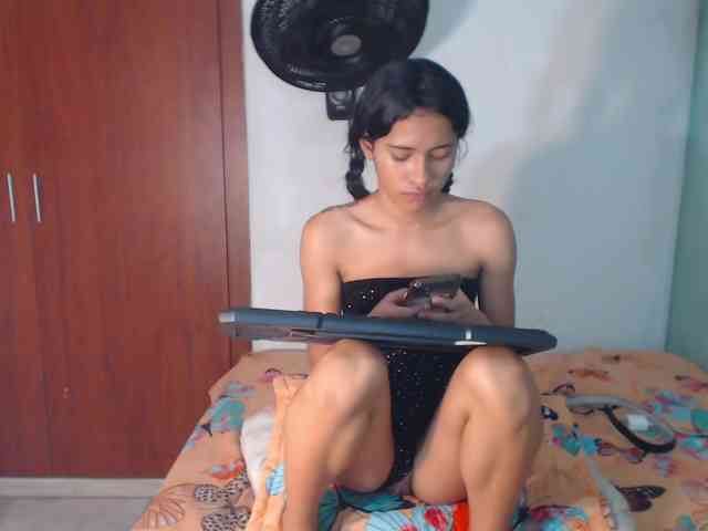 nicolle-sanders webcam