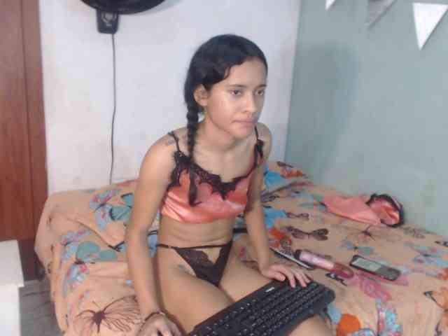 nicolle-sanders webcam